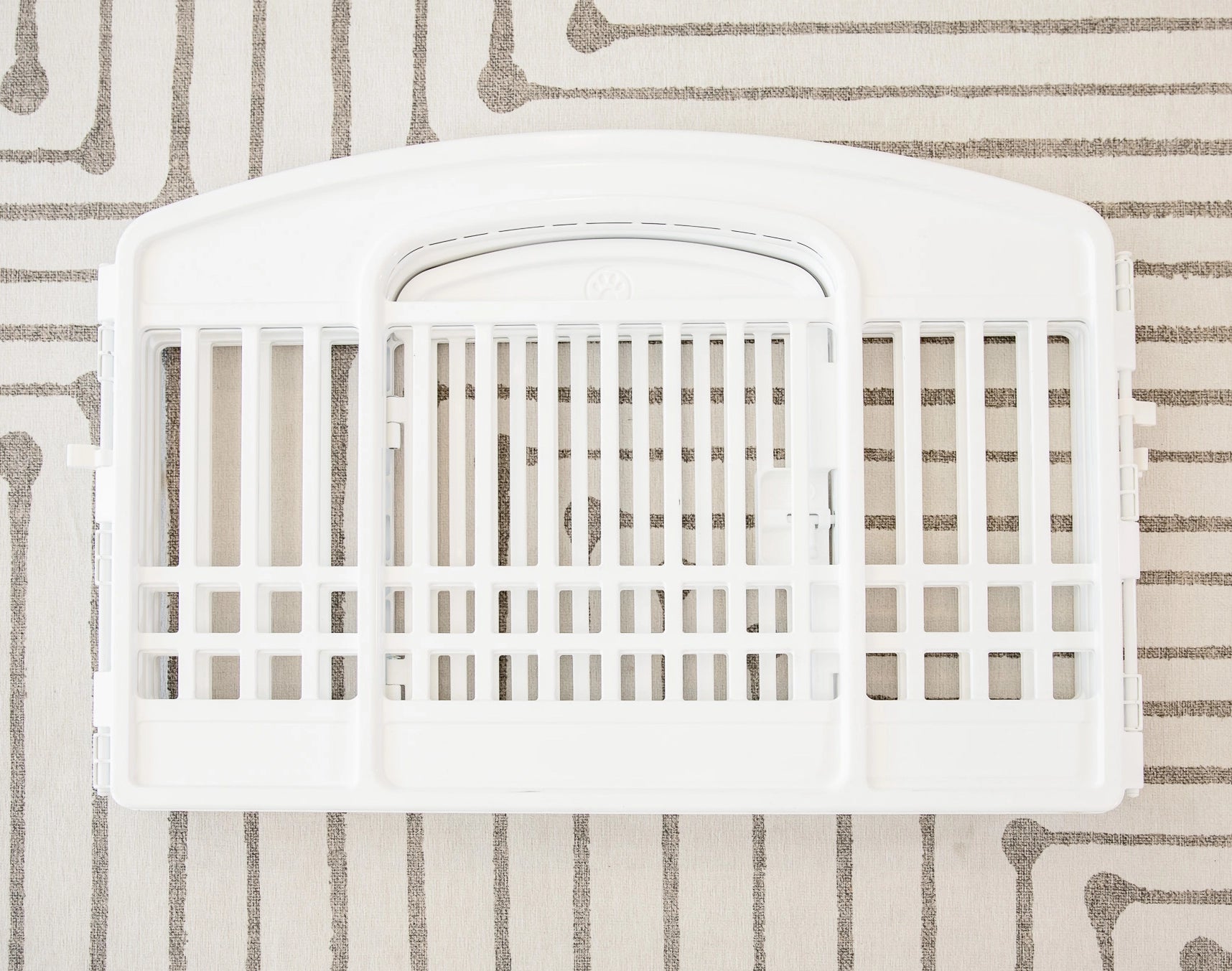 The Carlson 4-Panel Plastic Pet Pen provides a secure, versatile enclosure for small pets. Made with non-toxic materials, it’s lightweight, easy to set up, clean, and expand for both indoor and outdoor use.