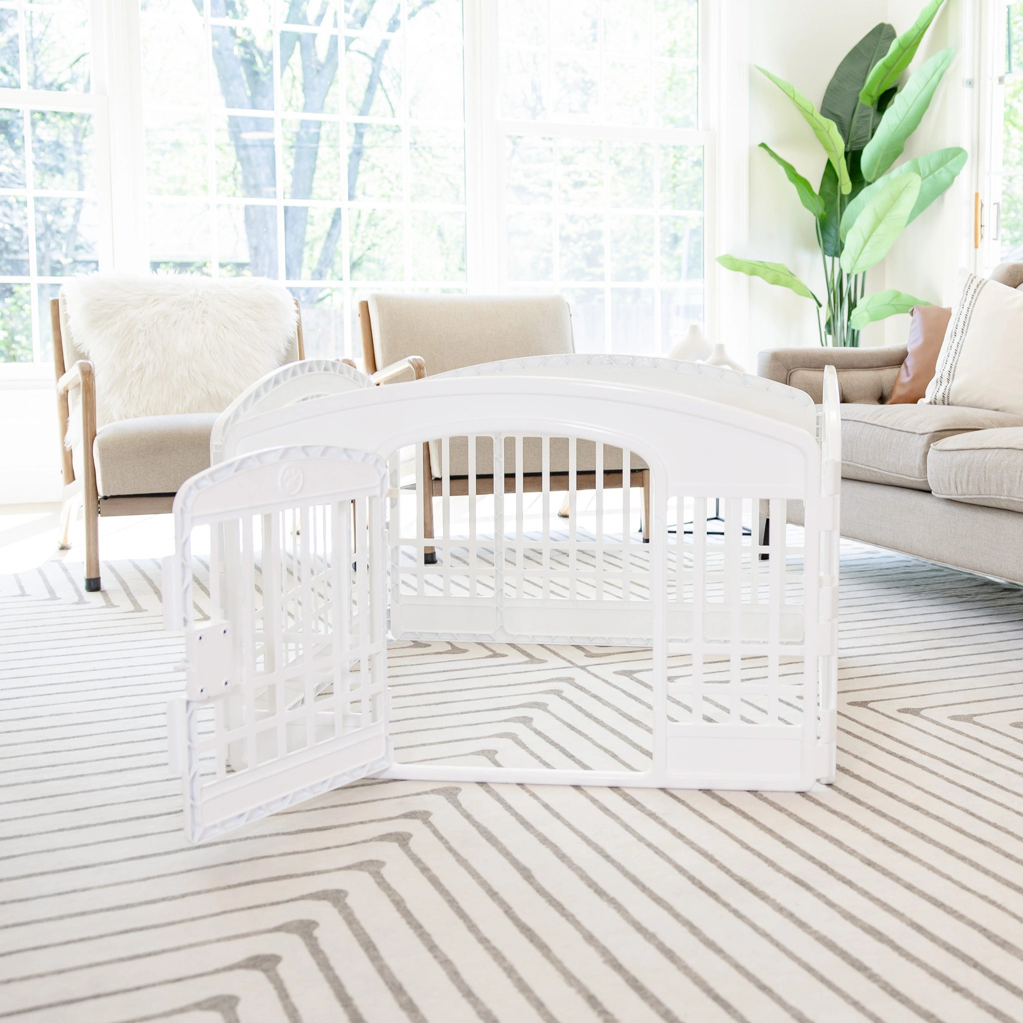 The Carlson 4-Panel Plastic Pet Pen provides a secure, versatile enclosure for small pets. Made with non-toxic materials, it’s lightweight, easy to set up, clean, and expand for both indoor and outdoor use.