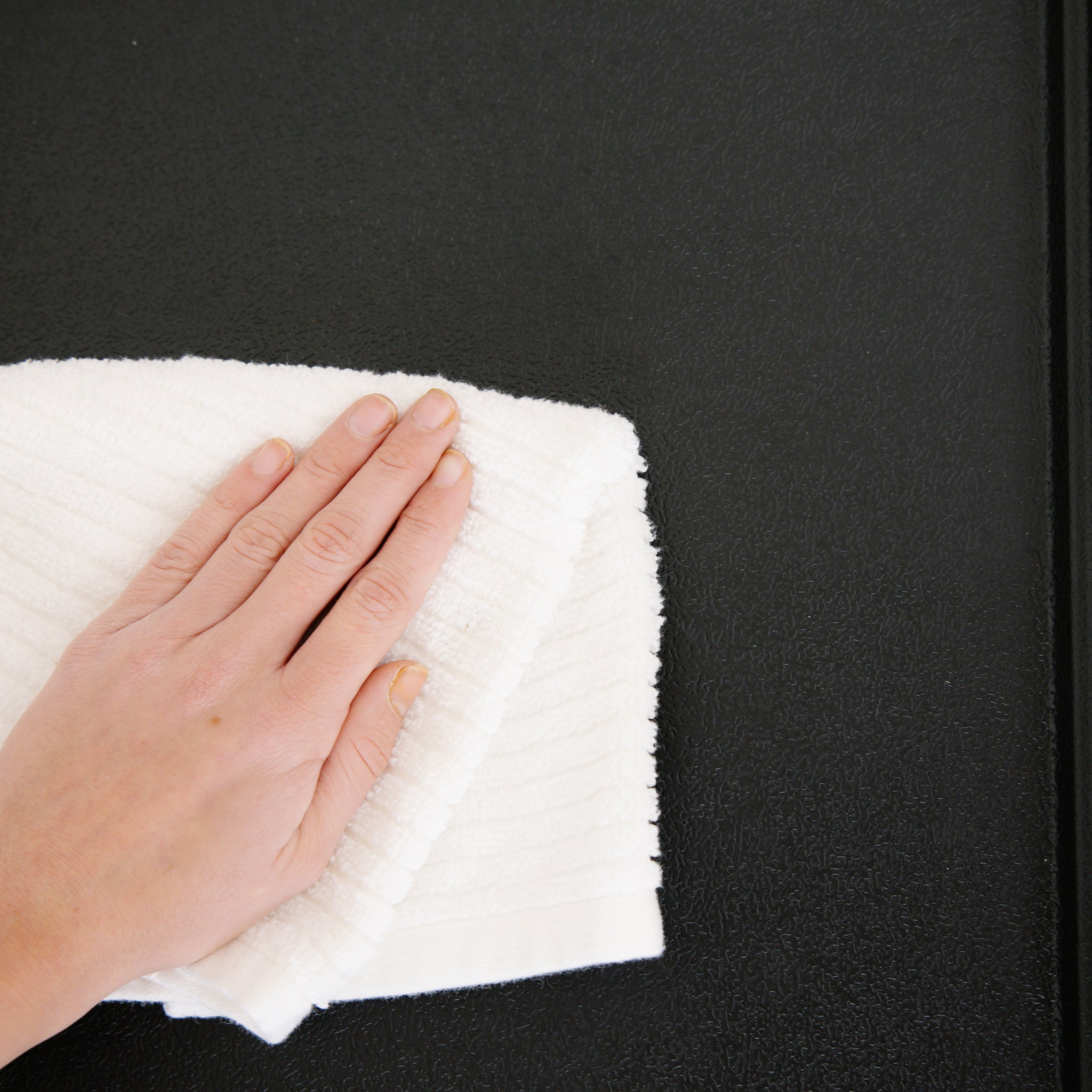 Carlson Large Dog Crate Replacement Tray – a durable, easy-to-clean replacement tray designed to fit large Carlson dog crates. Ideal for replacing trays that are chewed, cracked, or damaged from wear and tear, helping to maintain a clean, comfortable, and hygienic space for your pet.