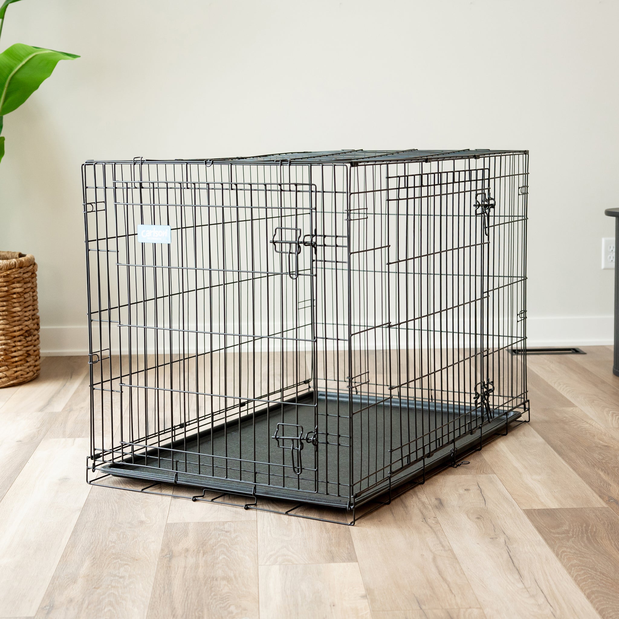 The Carlson Large Double-Door Dog Crate is a durable and portable steel wire crate designed for medium to large dogs. It features two access doors, a multi-point locking system, a removable bottom pan for easy cleaning, and a divider to adjust the space as your puppy grows. Ideal for travel and home use.