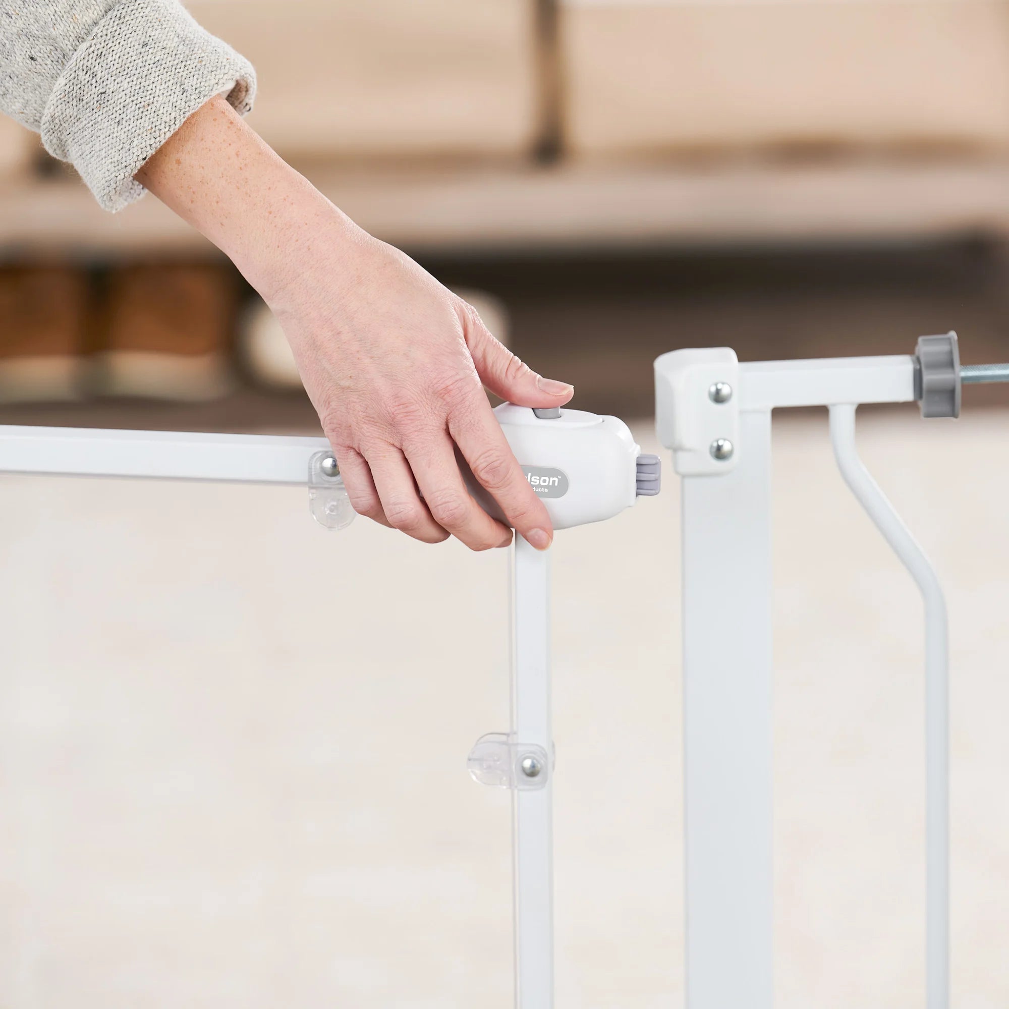 Woman closing handle on Direct View™ Pet Gate.